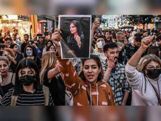 Mahsa Amini death | London: Protesters chant against Iran, wave pre-1979 national flag