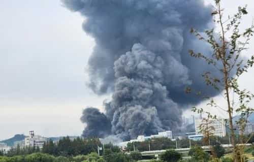 At least 7 killed in South Korean mall fire At least 7 killed in South Korean mall fire