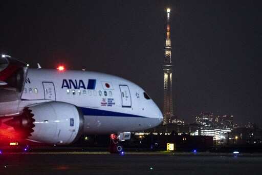 Japan: Boeing 737 plane returns to airport after crack in cockpit window