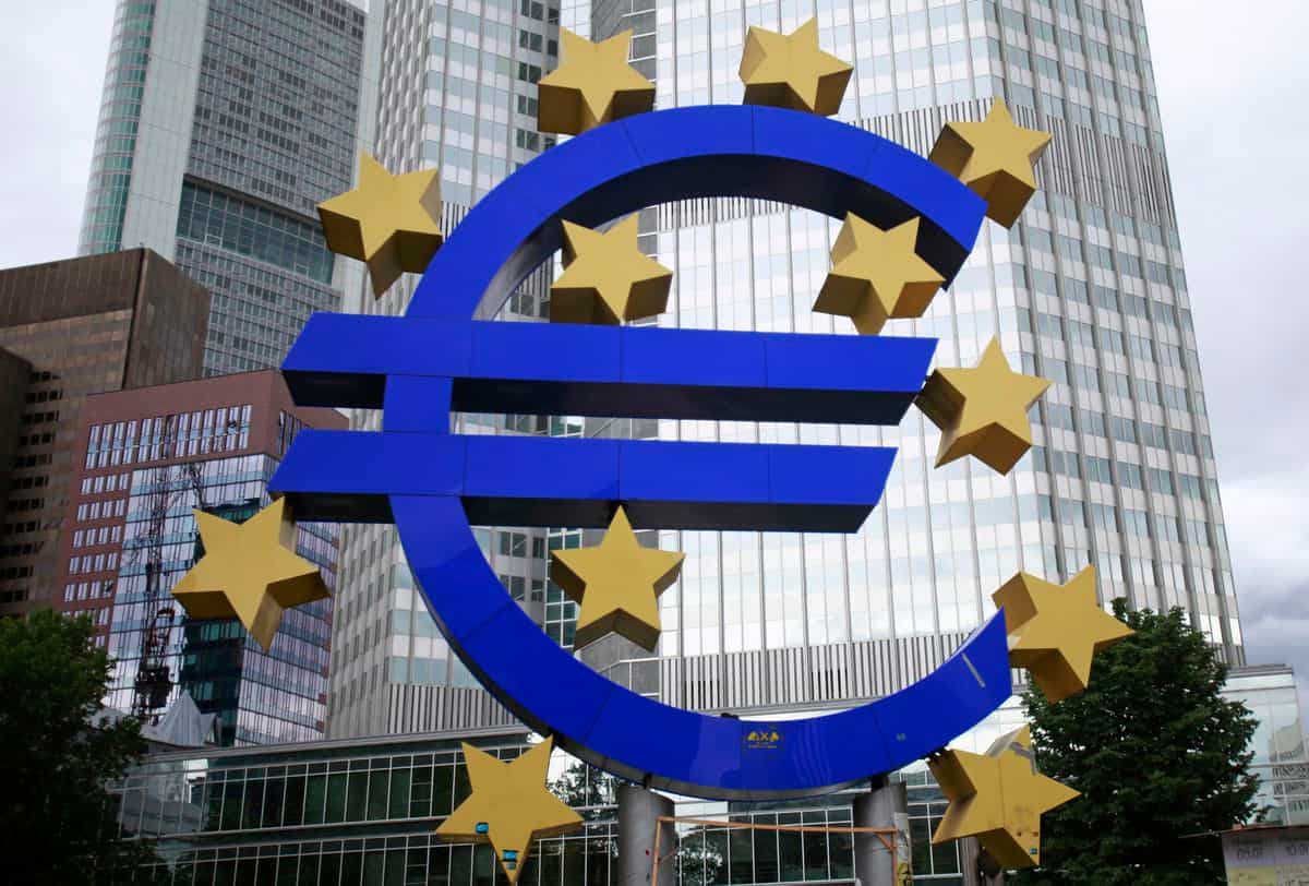 Frankfurt's symbolic Euro sign rescued by a blockchain-tech company Frankfurt's symbolic Euro sign rescued by a blockchain-tech company