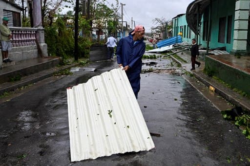 Hurricane might reach category 4
