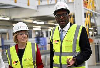 Liz Truss and Kwasi Kwarteng argue over response to UK economic crisis: Report