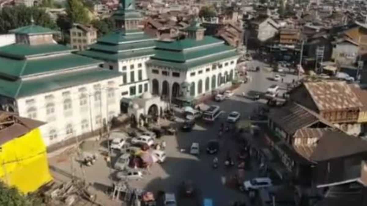 J&K Police use drones with high-resolution cameras to keep 24/7 vigil across Srinagar city J&K Police use drones with high-resolution cameras to keep 24/7 vigil across Srinagar city