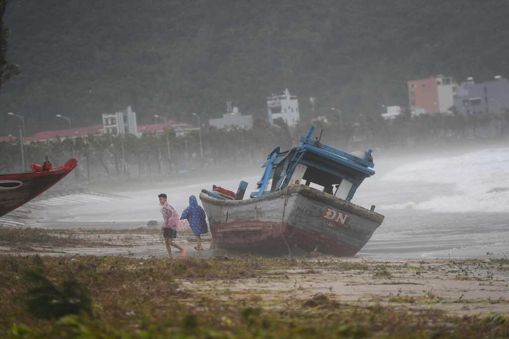 Typhoon Noru makes landfall in Vietnam; thousands of people evacuated