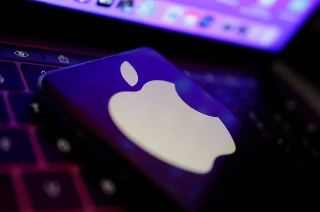 Apple removes Russian social network VKontakte from App Store, Russia demands explanation