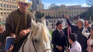 Colombian parliament allows pets, senator arrives on horseback