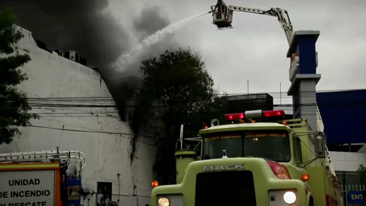 Paraguay: Firefighters extinguish fire at headquarters of national electoral body Paraguay: Firefighters extinguish fire at headquarters of national electoral body
