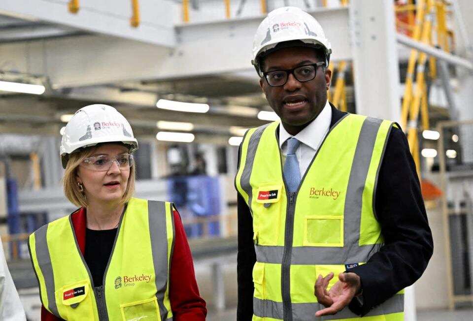 UK: Truss to hold emergency talks with fiscal watchdog as poll puts Labour 33 points ahead