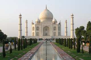 SC order to remove commercial establishments around Taj Mahal threatens over 50,000 jobs