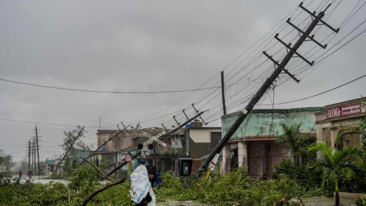 Hurricane Ian battered Cuba makes rare request to US for assistance as island plunges into darkness Hurricane Ian battered Cuba makes rare request to US for assistance as island plunges into darkness