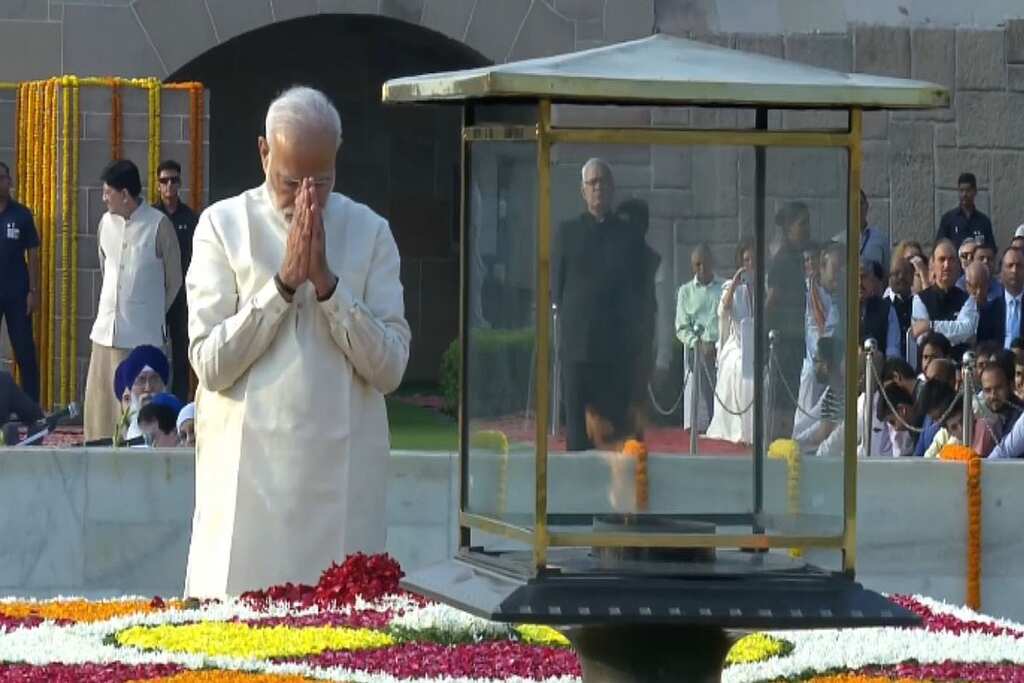 2nd October: Indian Prime Minister Modi, seniors leaders pay tribute to the father of the nation