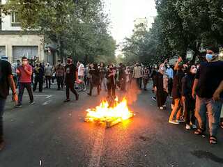 Iran: Protests continue over Mahsa Amini's death, Iranians in US and Spain express their support