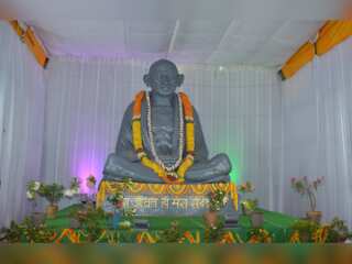 India celebrates birth anniversary of Mahatma Gandhi, day marks international day of non-violence