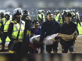 Indonesia Deadly Riot | Police: Fired tear gas after fans from losing team invaded pitch