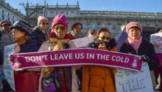 UK: Londoners rally against the cost of living crisis, block roads and bridges