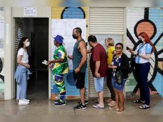 Voting begins in Brazil's presidential race; Silva leads by 10-15% in opinion polls