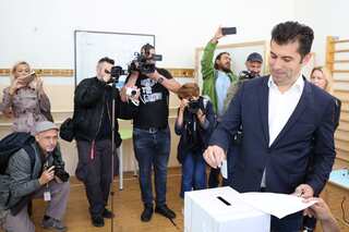 Centre-right GERB party leads in Bulgaria election