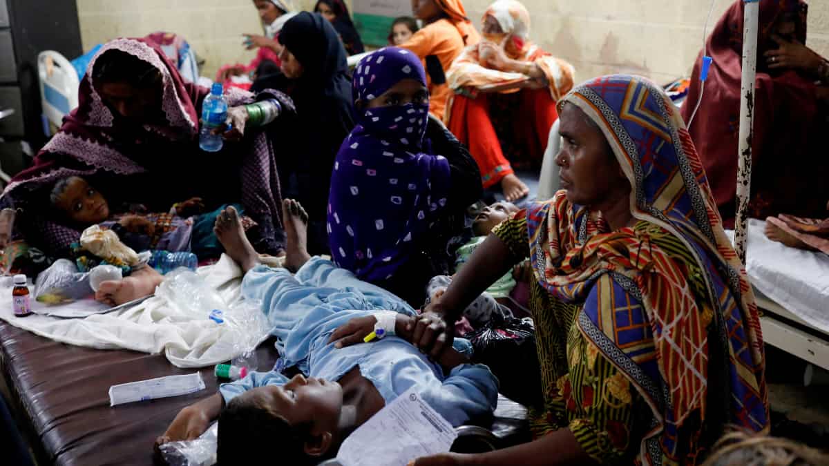 Pakistan: Hospitals overwhelmed as water-borne illnesses spread Pakistan: Hospitals overwhelmed as water-borne illnesses spread