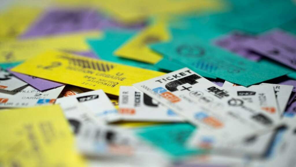 Paris Metro to bid goodbye to cardboard tickets after 120 years