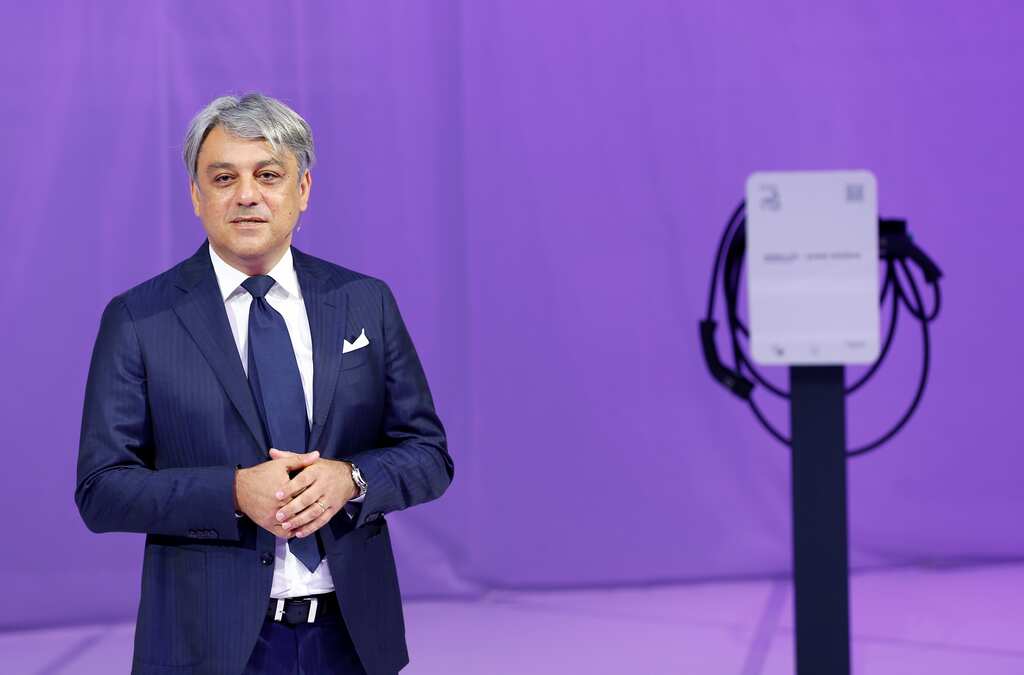 World Business Watch: Renault CEO Luca de Meo warns of a global recession