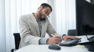UK to allow employees to ignore calls, texts from bosses after work hours