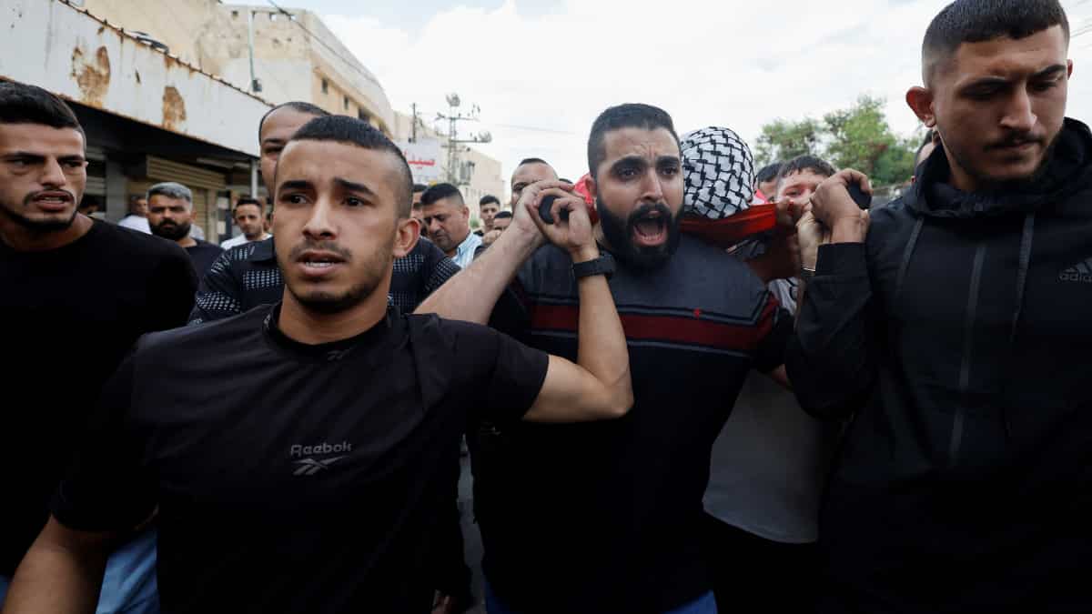 Israeli female soldier dead, 2 injured in Jerusalem shooting, forces launch manhunt for assailant Israeli female soldier dead, 2 injured in Jerusalem shooting, forces launch manhunt for assailant