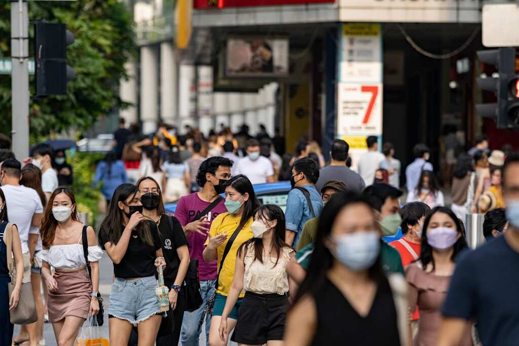Singapore reports first drop in life expectancy