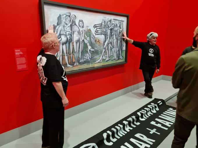 Australia: Two climate activists glue themselves to Picasso's painting