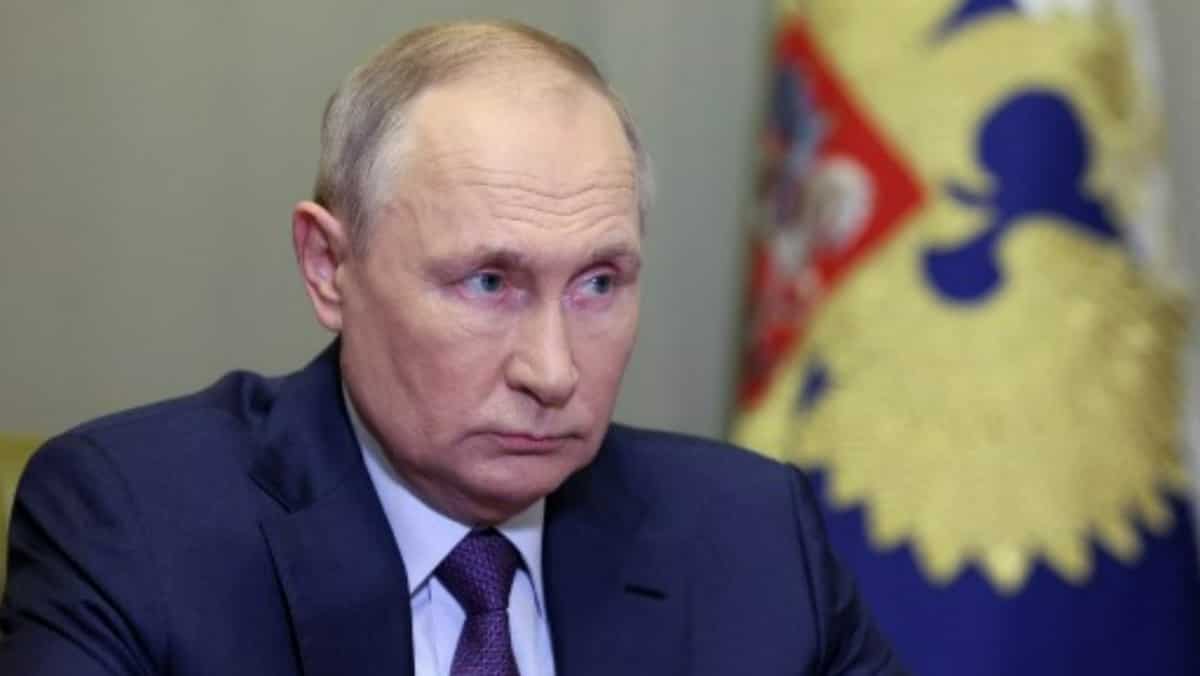 Russia begins evacuation of civilians from Kherson in Ukraine Russia begins evacuation of civilians from Kherson in Ukraine