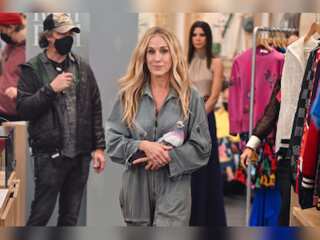 WION Dispatch | Hollywood actor Sarah Jessica Parker's Pigeon Clutch: A bird or a purse?