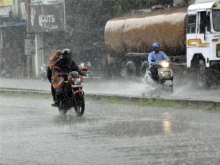 India: Heavy rain lashes parts of Uttar Pradesh and Tamil Nadu, IMD issues alert 