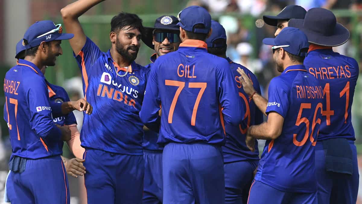 Md. Siraj, Washington Sundar run riot as India crush South Africa by 7 wickets in 3rd ODI to clinch series 2-1 Md. Siraj, Washington Sundar run riot as India crush South Africa by 7 wickets in 3rd ODI to clinch series 2-1