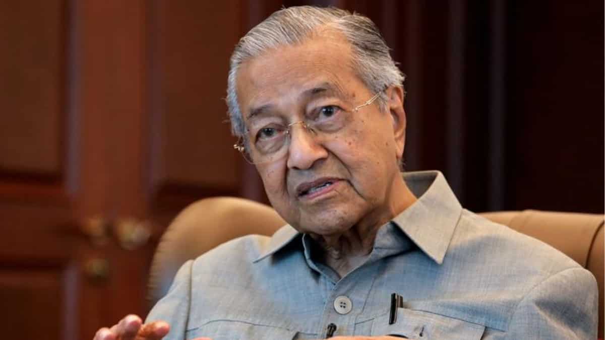 Ex-Malaysian PM Mahathir Mohamad: The stalwart gunning to win in polls at the age of 97 Ex-Malaysian PM Mahathir Mohamad: The stalwart gunning to win in polls at the age of 97