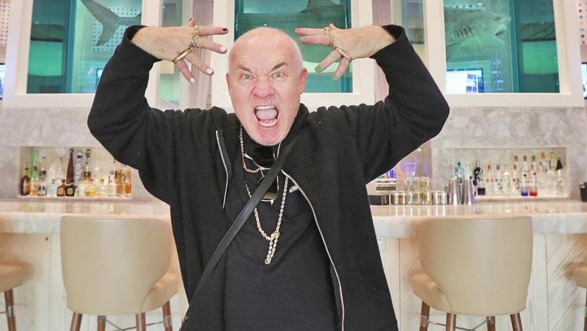 English artist Damien Hirst burns artworks after selling NFTs, live-streams the event. Watch English artist Damien Hirst burns artworks after selling NFTs, live-streams the event. Watch