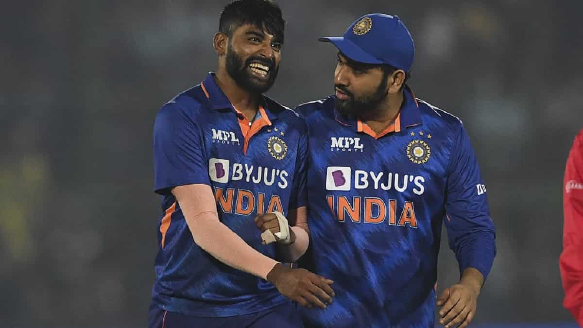 Mohammed Shami or Mohammed Siraj? Sunil Gavaskar picks Jasprit Bumrah's replacement for T20 World Cup Mohammed Shami or Mohammed Siraj? Sunil Gavaskar picks Jasprit Bumrah's replacement for T20 World Cup
