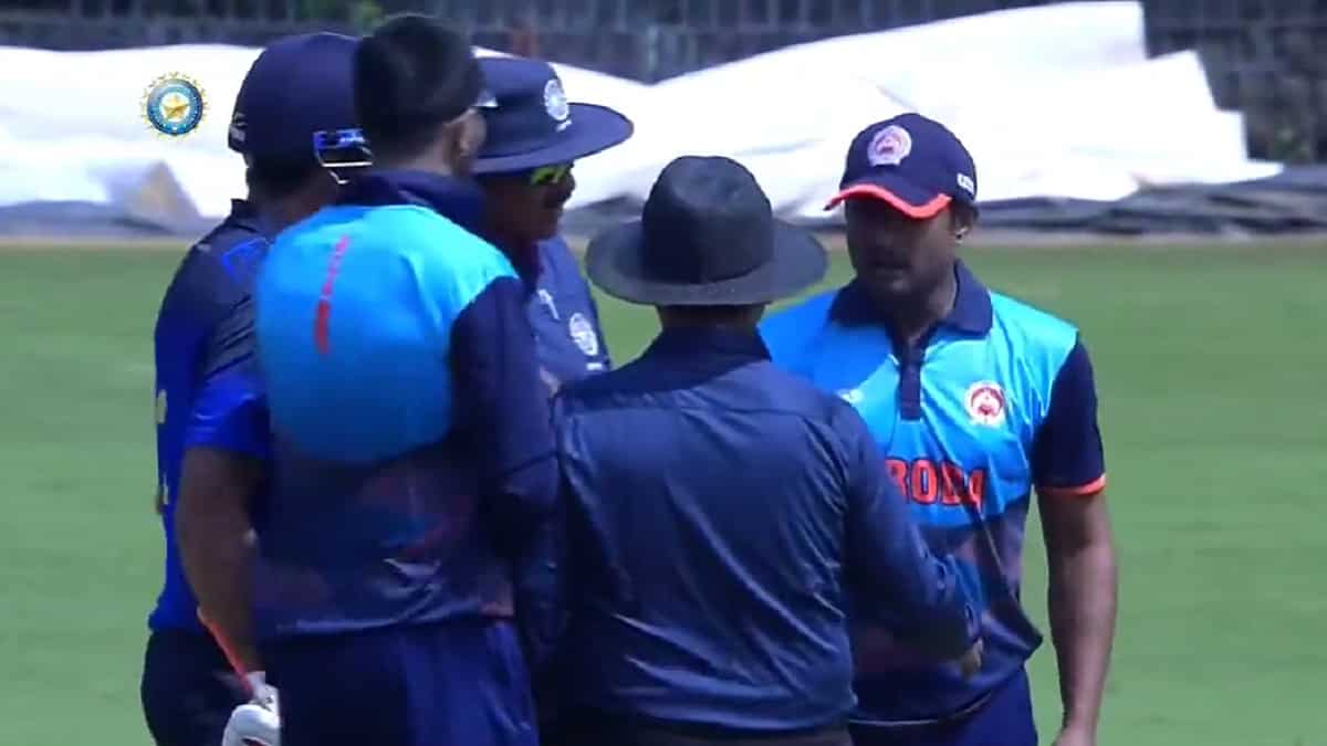 WATCH: Umpires intervene as Ambati Rayudu, Sheldon Jackson involved in heated clash during SMAT match WATCH: Umpires intervene as Ambati Rayudu, Sheldon Jackson involved in heated clash during SMAT match
