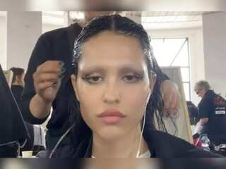 21-year-old model Amelia Hamlin joins 'no eyebrows' club