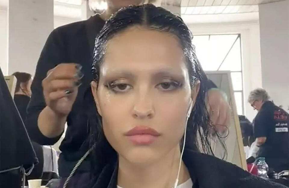 21-year-old model Amelia Hamlin joins 'no eyebrows' club