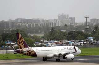Singapore Airlines, Tata Group in ‘confidential talks’ over Air India, Vistara integration 