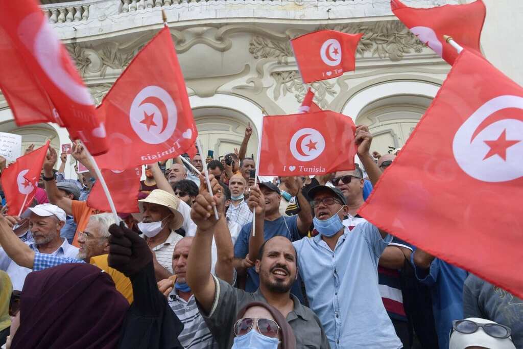 Tunisia: Protesters chant ‘the coup will fall’, demand accountability for countries economic crisis