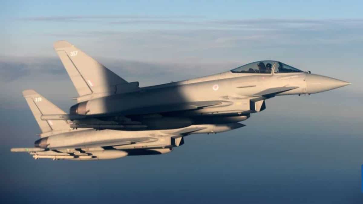 China luring former British pilots with hefty paycheques to help its military: Report China luring former British pilots with hefty paycheques to help its military: Report
