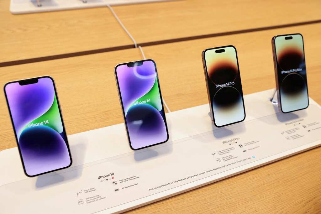 Apple investigating 'SIM not supported' bug in iPhone 14 devices