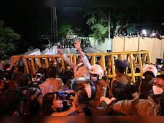 Sri Lanka: Students from University of Kelaniya clash with police over arrest of union leaders