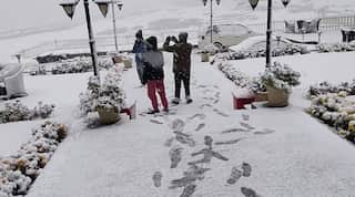 India: Higher altitudes in Kashmir region experience snowfall, tourists amazed