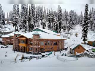 WION Climate Tracker: India's Kashmir Valley turns white as it witnesses season's first snowfall