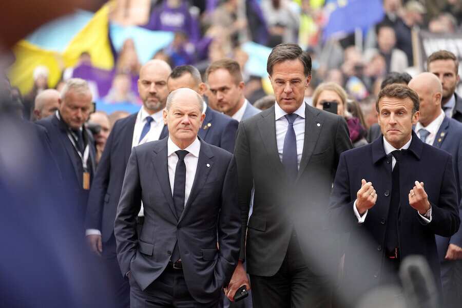 EU chief calls for unity amid growing inflation; leaders divided on bloc's price cap for gas