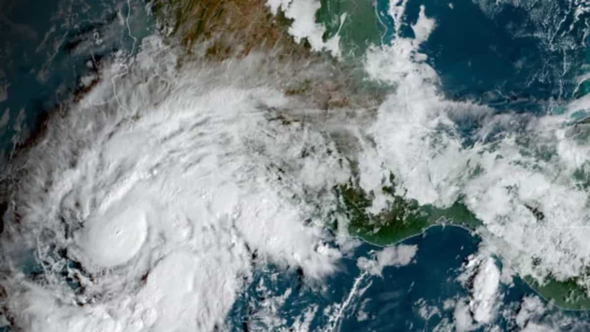 Hurricane Roslyn strengthens to Category 4, Mexico braces for landfall over the weekend Hurricane Roslyn strengthens to Category 4, Mexico braces for landfall over the weekend