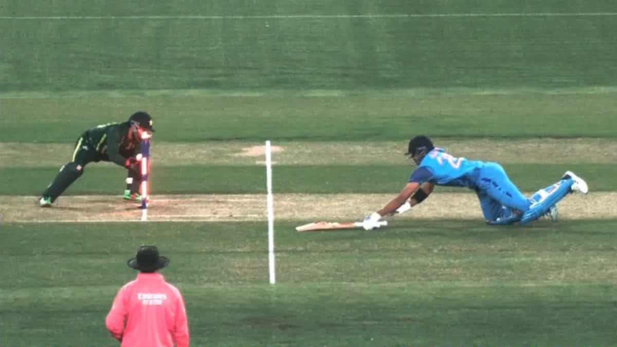 WATCH: Axar Patel's controversial runout divides the fans during the India vs Pakistan clash WATCH: Axar Patel's controversial runout divides the fans during the India vs Pakistan clash