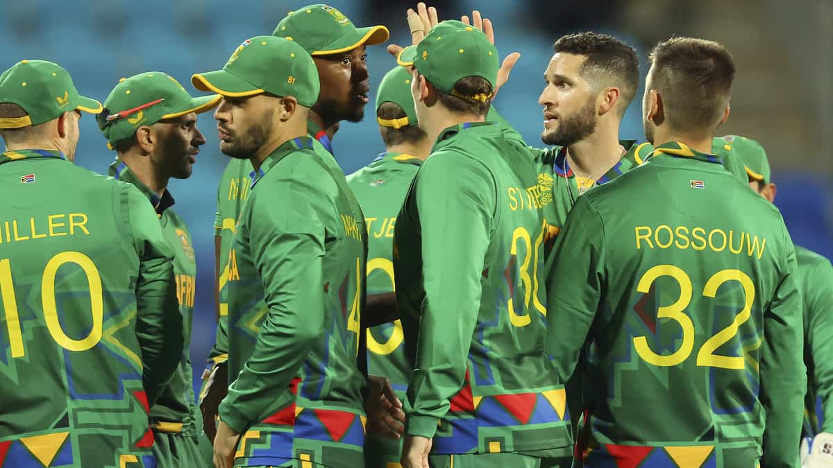 WATCH: South Africa penalised 5 runs during T20 World Cup clash against Zimbabwe; Here's why WATCH: South Africa penalised 5 runs during T20 World Cup clash against Zimbabwe; Here's why