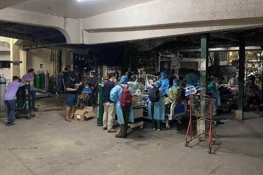 Aftershocks rock Philippines as six hurt by strong quake Aftershocks rock Philippines as six hurt by strong quake